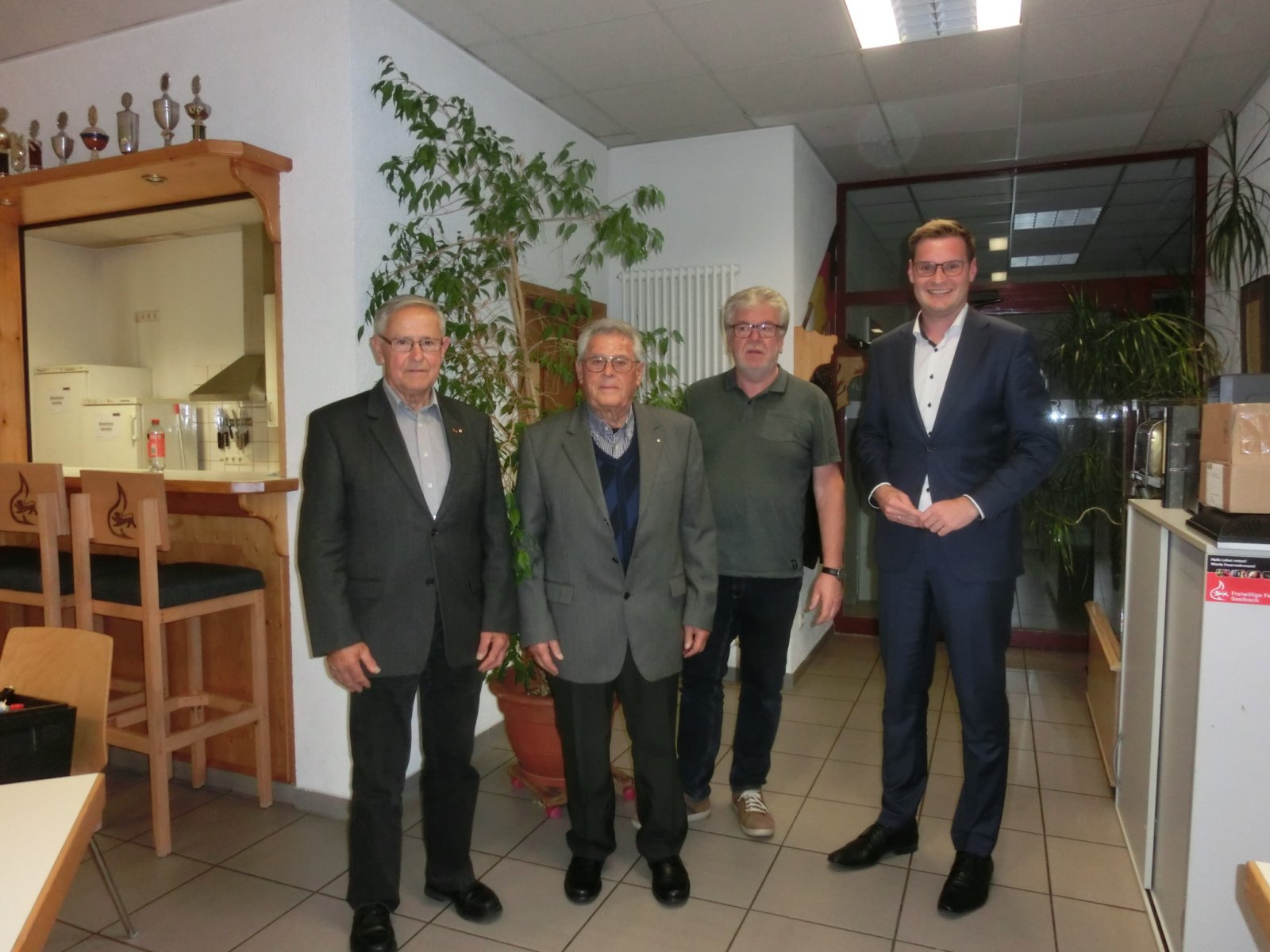 Bernhard Willmann (50 Jahre), Erwin Grotz (40 Jahre), Josef Schwörer (Vorsitzender), Yannick Bury (MdB) 